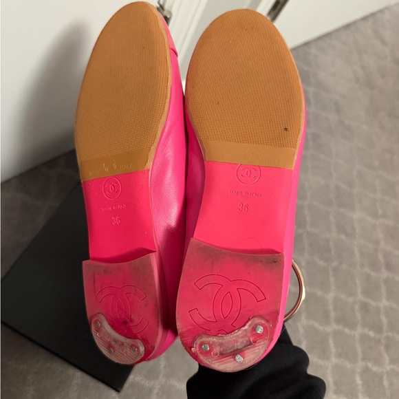 CHANEL Two-Tone Pink Flats - Picture 2 of 3
